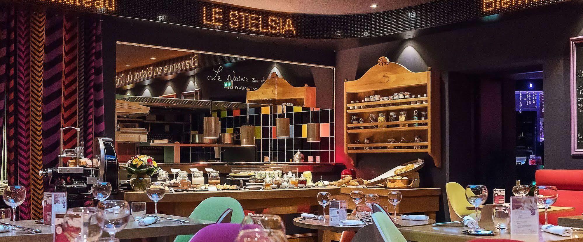 Le Stelsia Resort Saint-Sylvestre-sur-Lot Екстер'єр фото